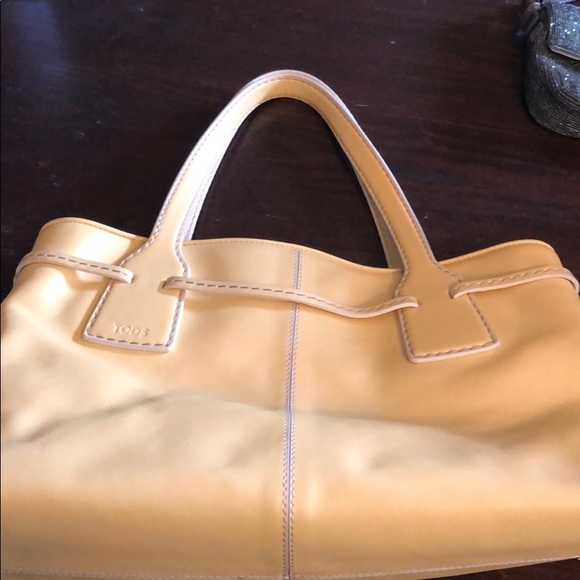 Tod’s butter yellow “princess Diana” bag - Picture 3 of 7